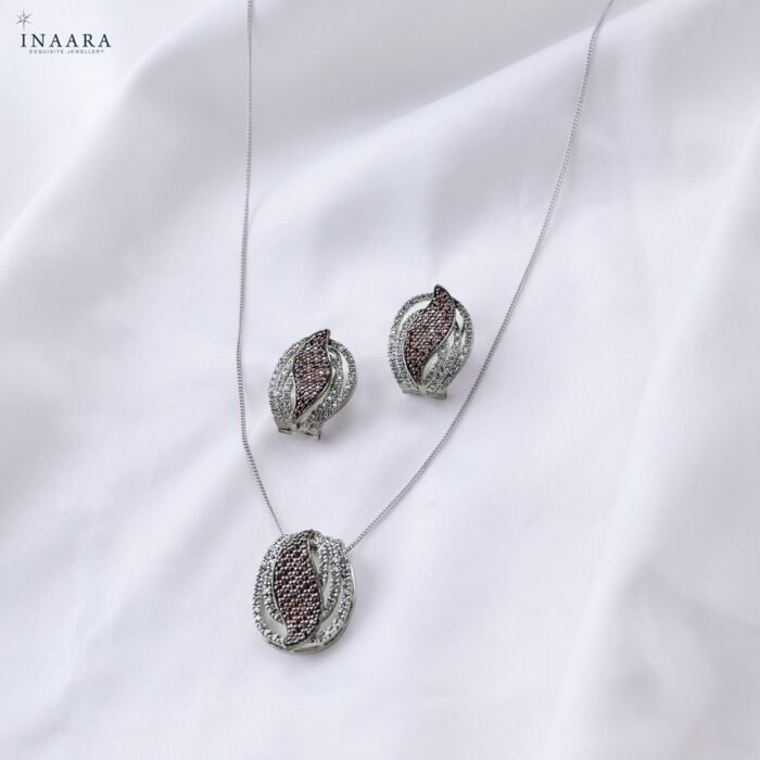 Incendia Pendant Set